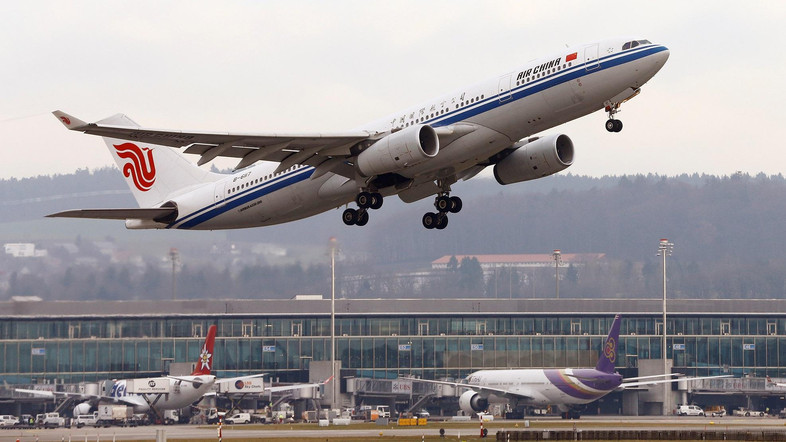 Chinese man, Chen, Air passenger, Emergency exit, Man opened emergency exit of plane, China, World news, Weird news, Offbeat news