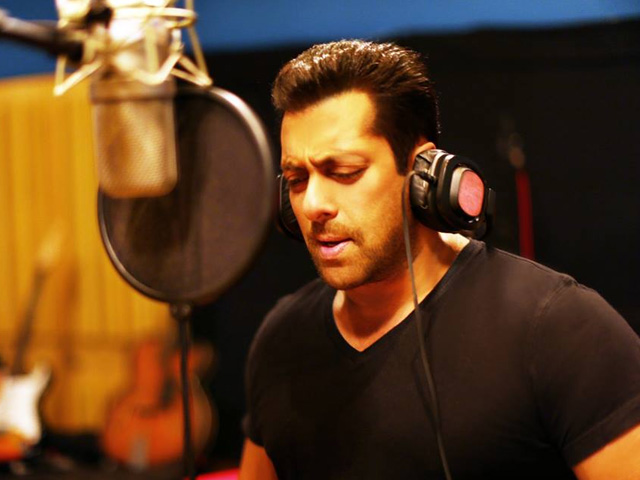 Salman Khan, Race 3, Race 3 movie song Selfish, Atif Aslam, Lulia Vantur, Salman Khan sung song for ladylove, Bobby Deol, Jacqueline Fernandez, Daisy Shah, Bollywood news, Entertainment news