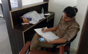 Archana Jayant Singh, Young female constable, Uttar Pradesh police, Jhansi police constable, Woman police constable posted in Jhansi, Uttar Pradesh news, Regional news