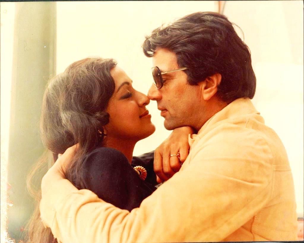 Hema Malini, Hema Malini first kissed, Actor kissed by Hema Malini, On-screen Hema kiss, Bollywood, Dharma Garam, Dharma Paaji, Dharmendra, Bollywood news, Entertainment news