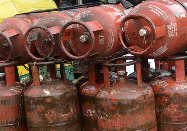 Cooking gas, Non-subsidised Cylender, Indian Oil Corp, LPG, LPG cylinders, IOC, Cylinders, Cooking gas cylinders, New Year, New Year gift, Business