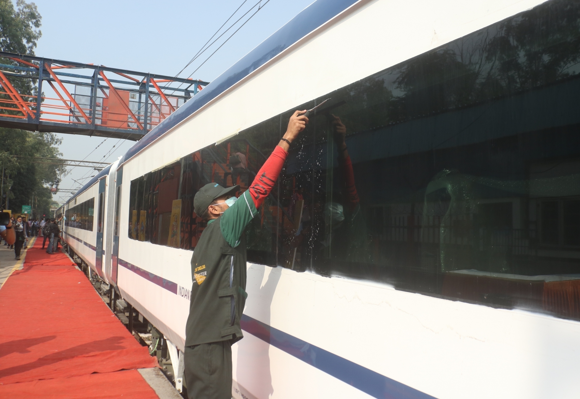 Train 18, First engineless train, India fastest train, Delhi to Varanasi, Delhi to Bhopal, Railway Minister, Piyush Goyal, National news, Business news