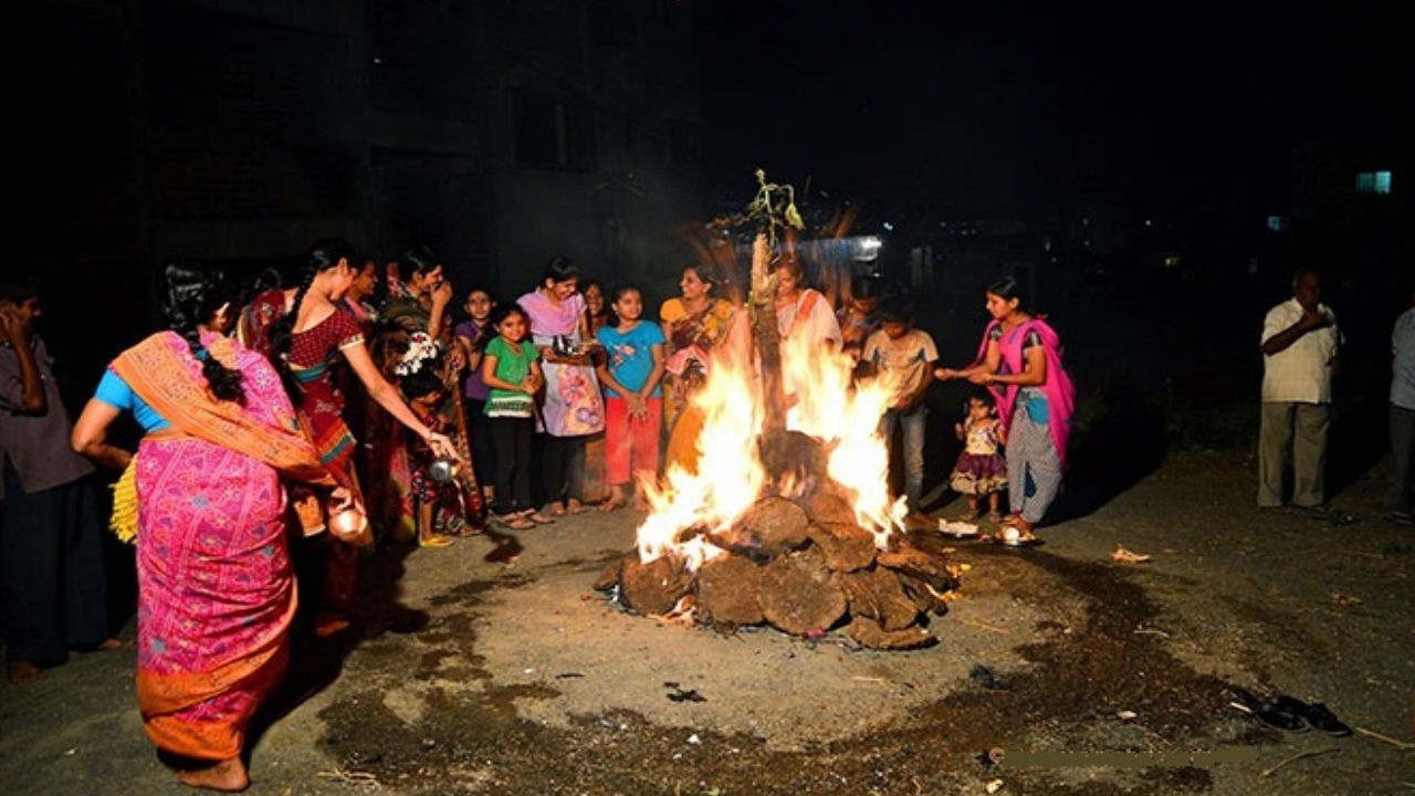 Holi, Holika Dahan, Mahurat of Holi, Timing of Holi, Rituals of Holi, Chhooti Holi, Badi Holi, Spring, Summers, Offbeat news