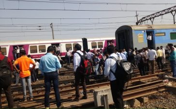 Engine, Coaches, Train, Mumbai bound train, Engine detached with coaches of train, Coaches of train detached from engine, Central Railway, Manmad-Mumbai Panchavati Express, Chhatrapati Shivaji Maharaj Terminus, Mumbai, Regional news, Weird news