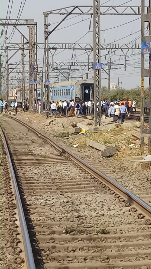 Engine, Coaches, Train, Mumbai bound train, Engine detached with coaches of train, Coaches of train detached from engine, Central Railway, Manmad-Mumbai Panchavati Express, Chhatrapati Shivaji Maharaj Terminus, Mumbai, Regional news, Weird news