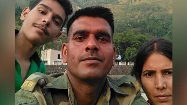 Tej Bahadur Yadav, Narendra Modi, Ex BSF Trooper, Samajwadi Party, Lok Sabha polls, Lok Sabhaelections, Uttar Pradesh, Politics news