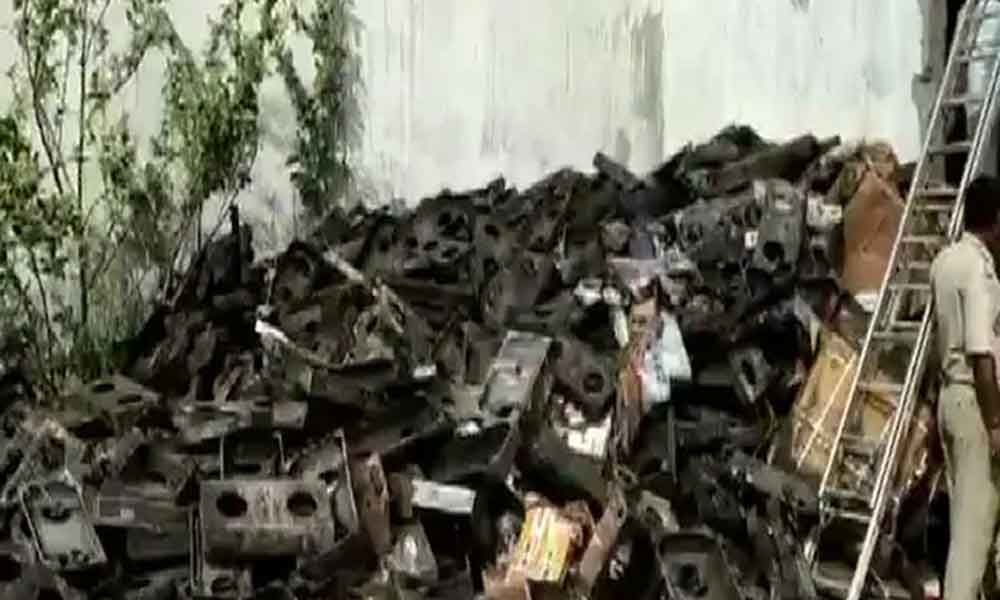 Five people killed, Six-month baby killed, Fire at gas stove warehouse, Mayawati Colony, Indira Nagar, Lucknow, Uttar Pradesh, Regional news, Crime news