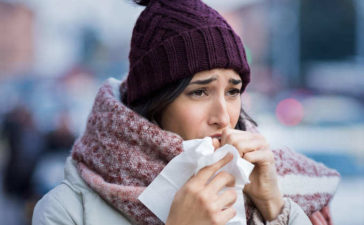 सर्दियों के मौसम में ठंड से बचने के लिए करे इन चीज़ों का सेवन, बीमारियों से रहेंगे सुरक्षित